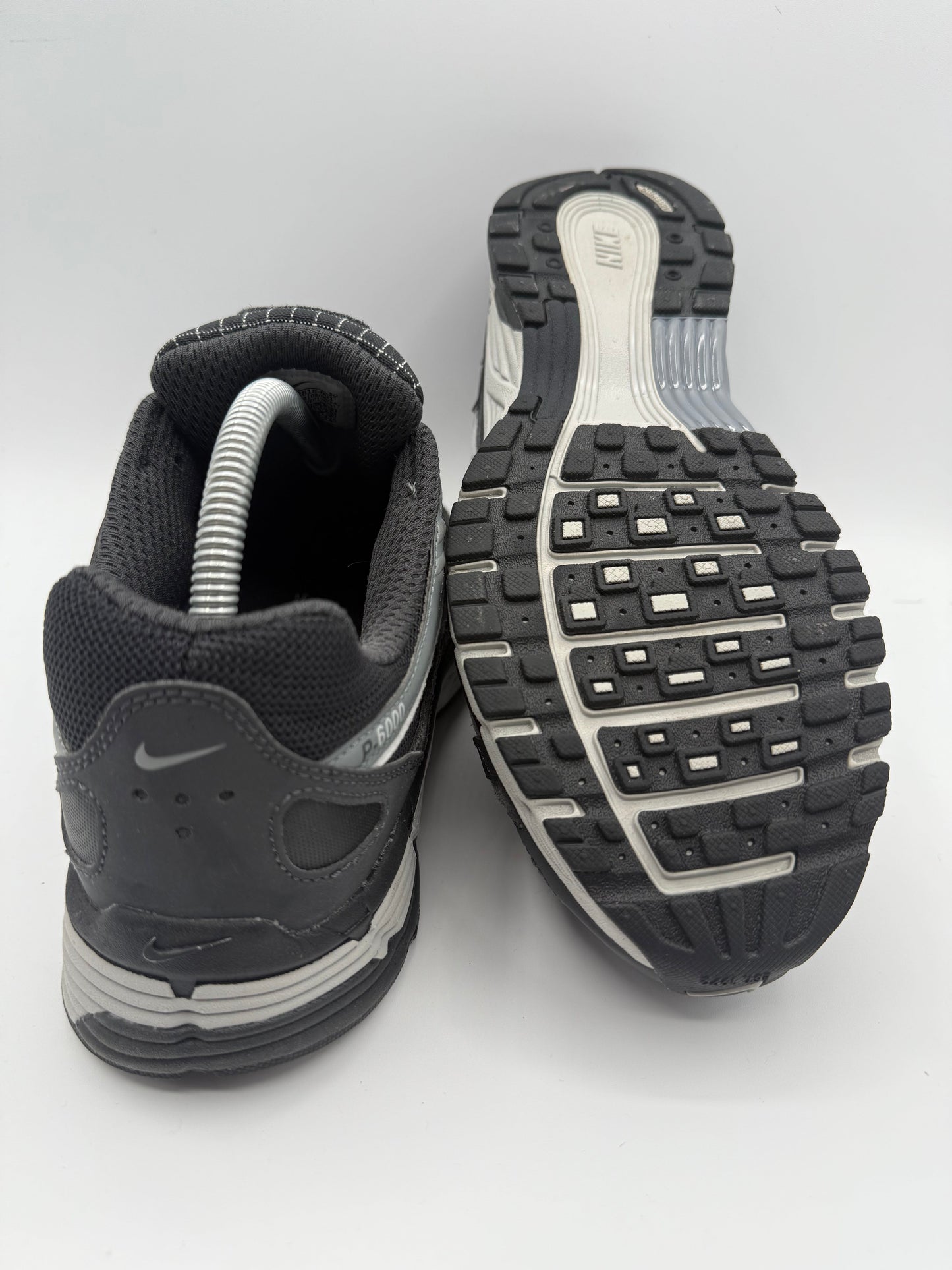 L2057 Nike P - 6000 Anthracite Smoke Grey UK 7.5 - RecycledStreetwear