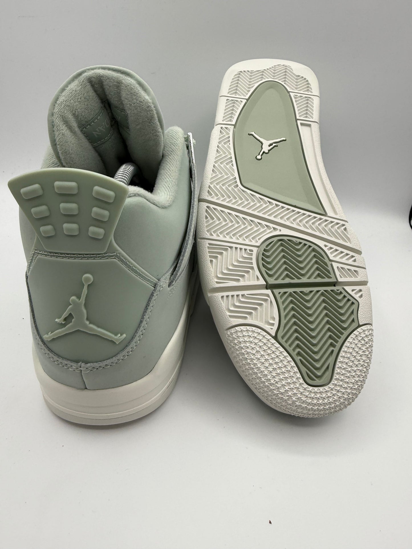 L2246 Jordan 4 Retro Seafoam Sail UK 9.5 - RecycledStreetwear
