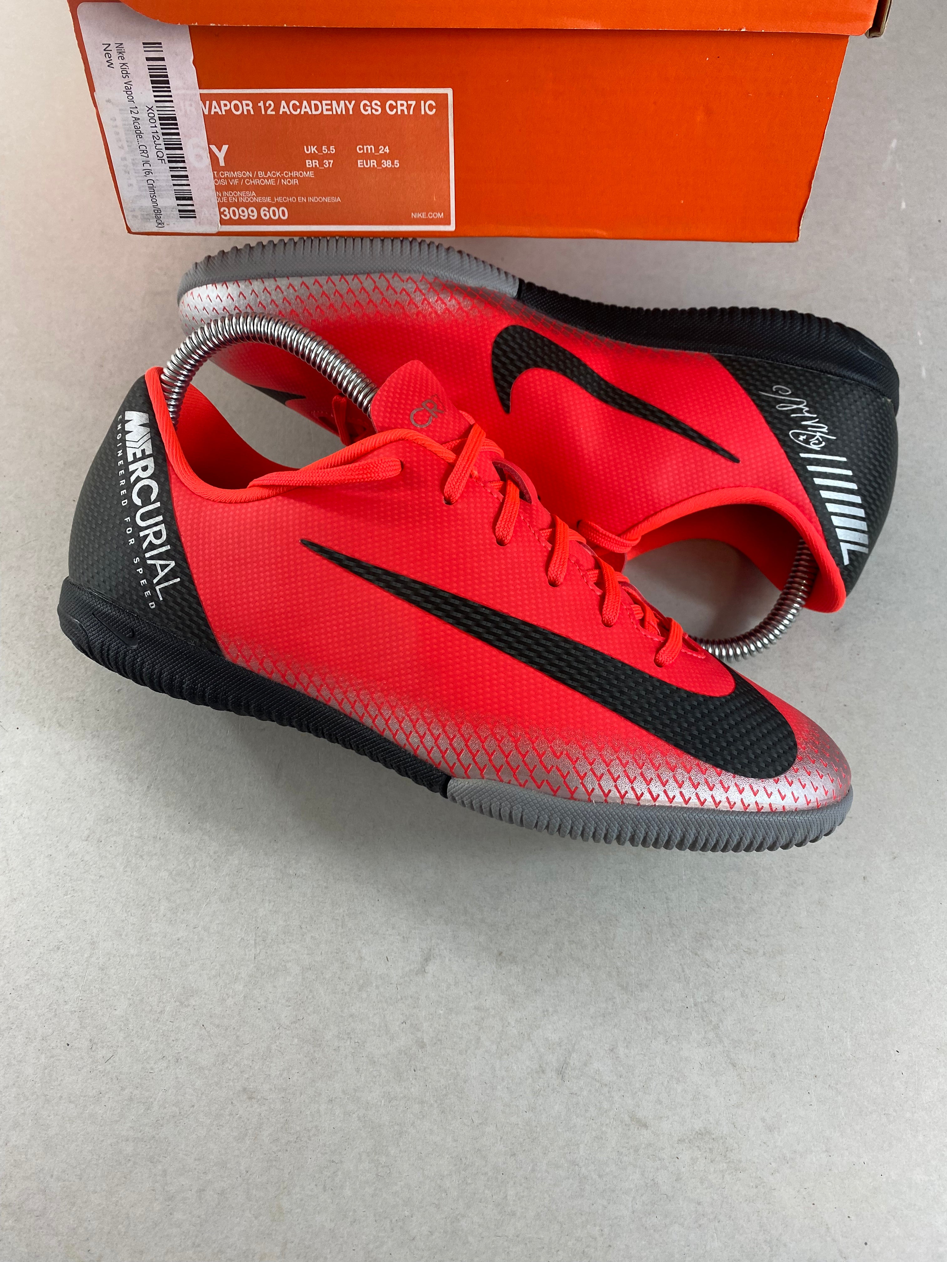 Nike mercurialX VaporX 12 Academy GS CR7 IC Junior UK 5.5