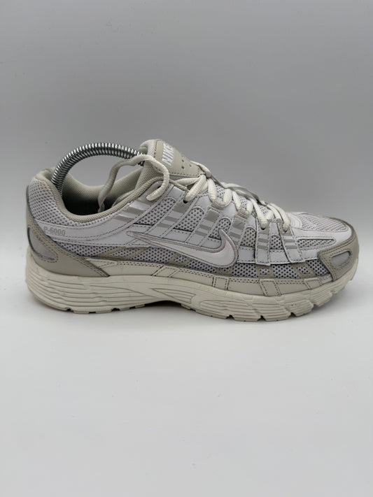 L1945 Nike P - 6000 White Sail Vast Grey UK 7 - RecycledStreetwear