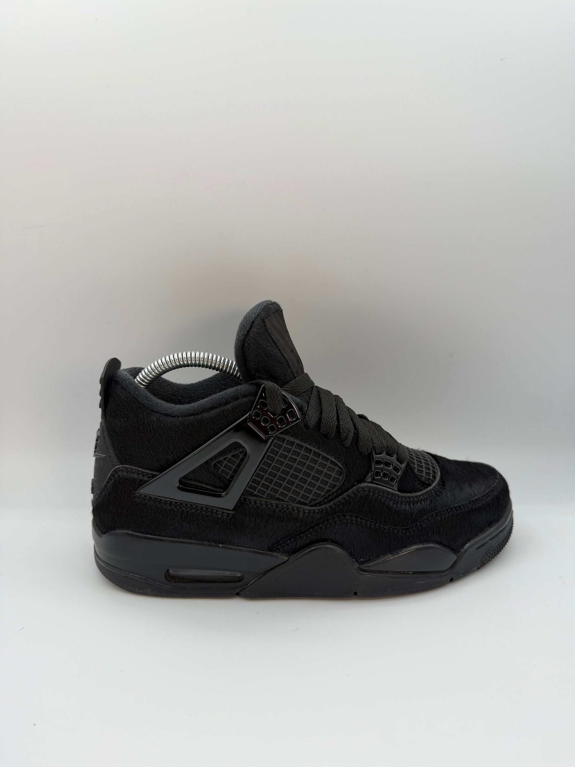 L1962 Jordan 4 Olivia Kim No Cover UK 5 - RecycledStreetwear