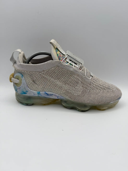 L2016 Nike Air VaporMax 2020 Flyknit Summit White UK 7.5 - RecycledStreetwear