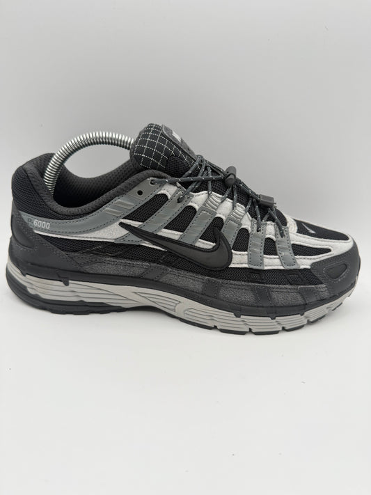 L2057 Nike P - 6000 Anthracite Smoke Grey UK 7.5 - RecycledStreetwear