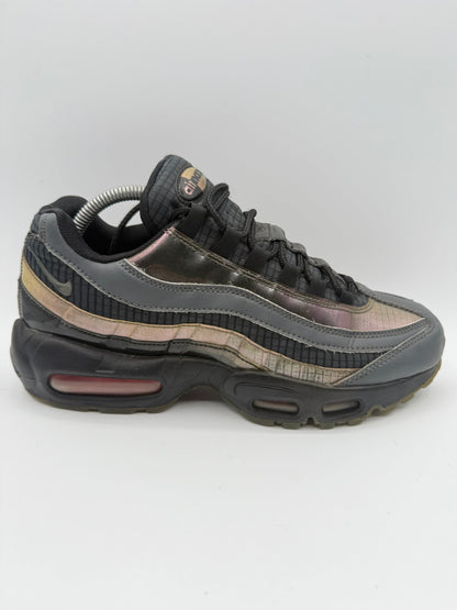 L2199 Nike Air Max 95 LV8 Black UK 7 - RecycledStreetwear