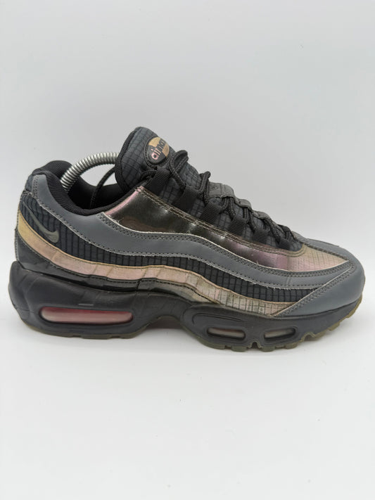 L2199 Nike Air Max 95 LV8 Black UK 7 - RecycledStreetwear