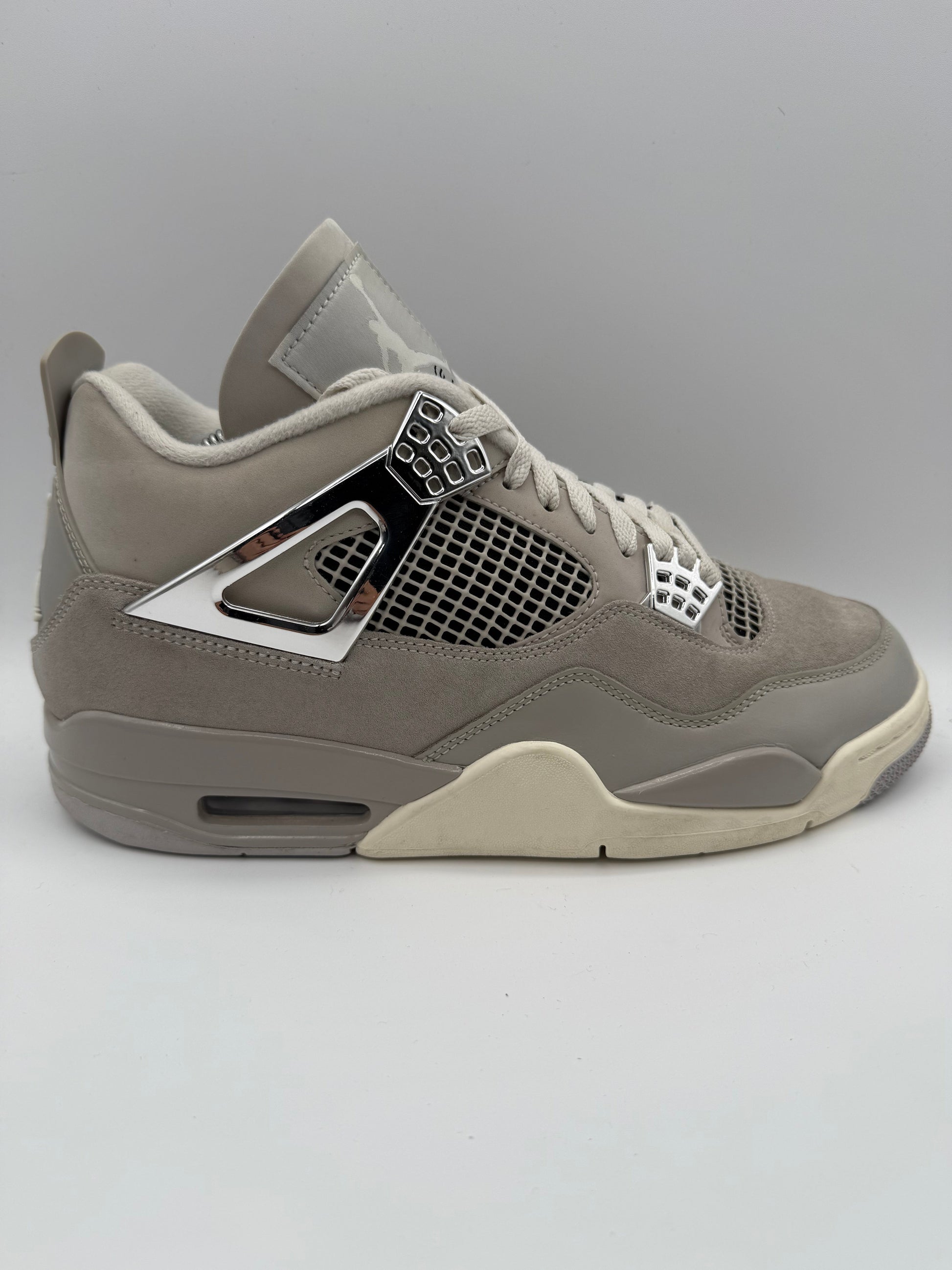 L2250 Jordan 4 Retro Frozen Moments UK 9 - RecycledStreetwear
