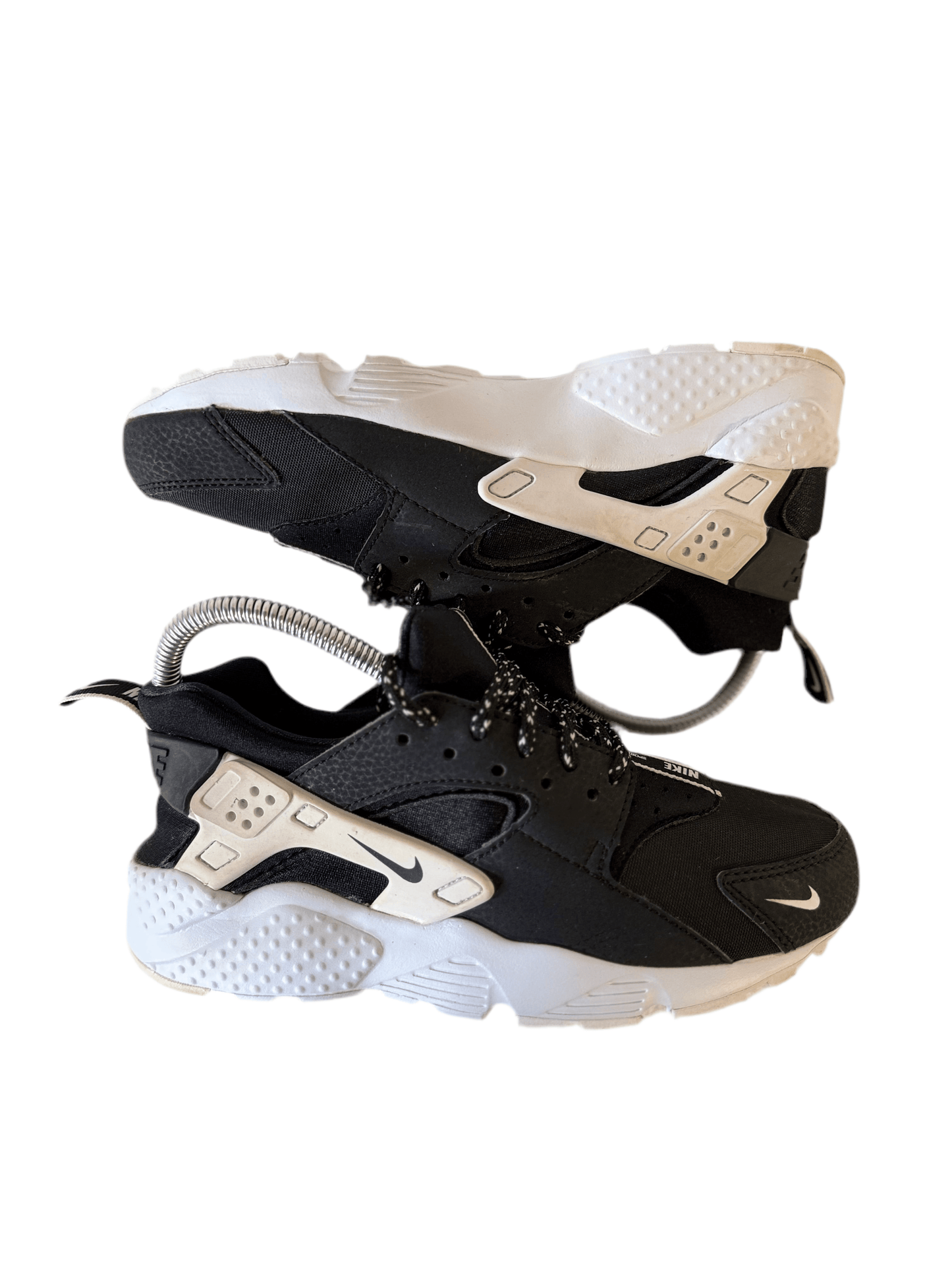 Nike Huarache Run SE GS 'Black' uk 4 - RecycledStreetwear