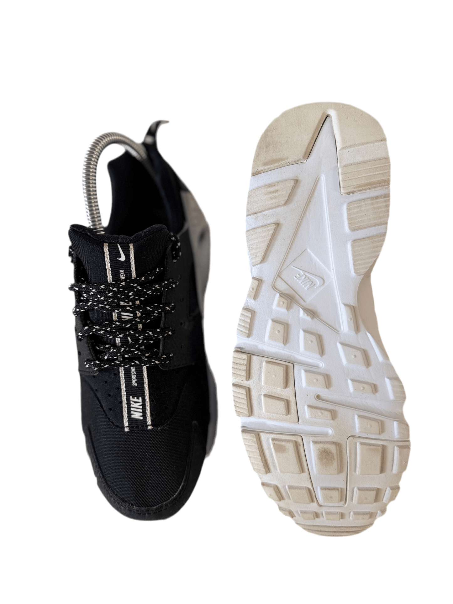 Nike Huarache Run SE GS 'Black' uk 4 - RecycledStreetwear