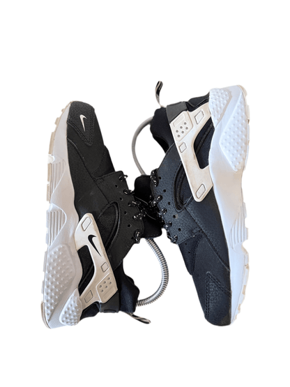Nike Huarache Run SE GS 'Black' uk 4 - RecycledStreetwear