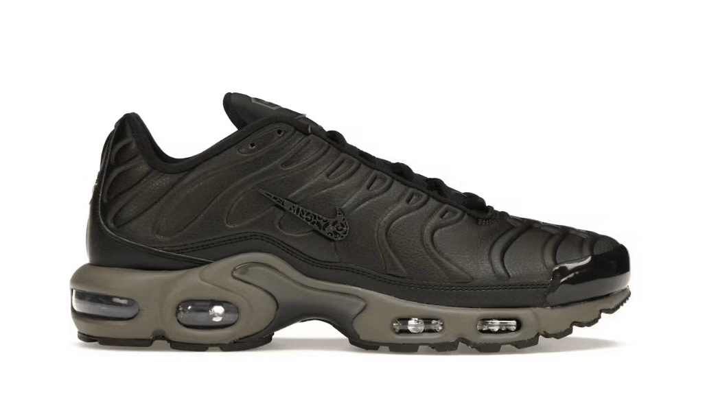 RS - Nike Air Max Plus Premium Paris - RecycledStreetwear